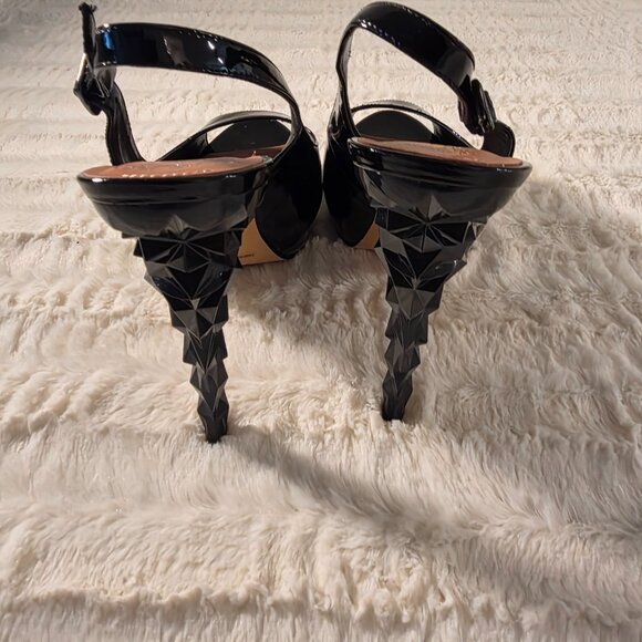 Shoes - Picture 5 of 7